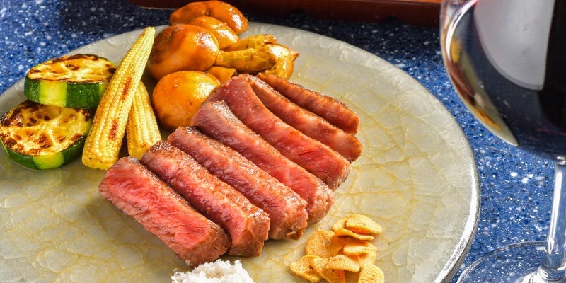 【Xmas2025】クリスマスカウンターNo.3「フォアグラ、あわびやオマール海老上フィレ肉を使った豪華なコース