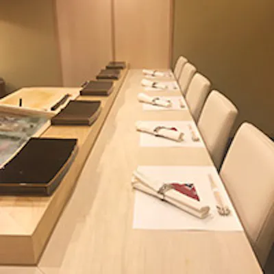 明るい落ち着いた店内