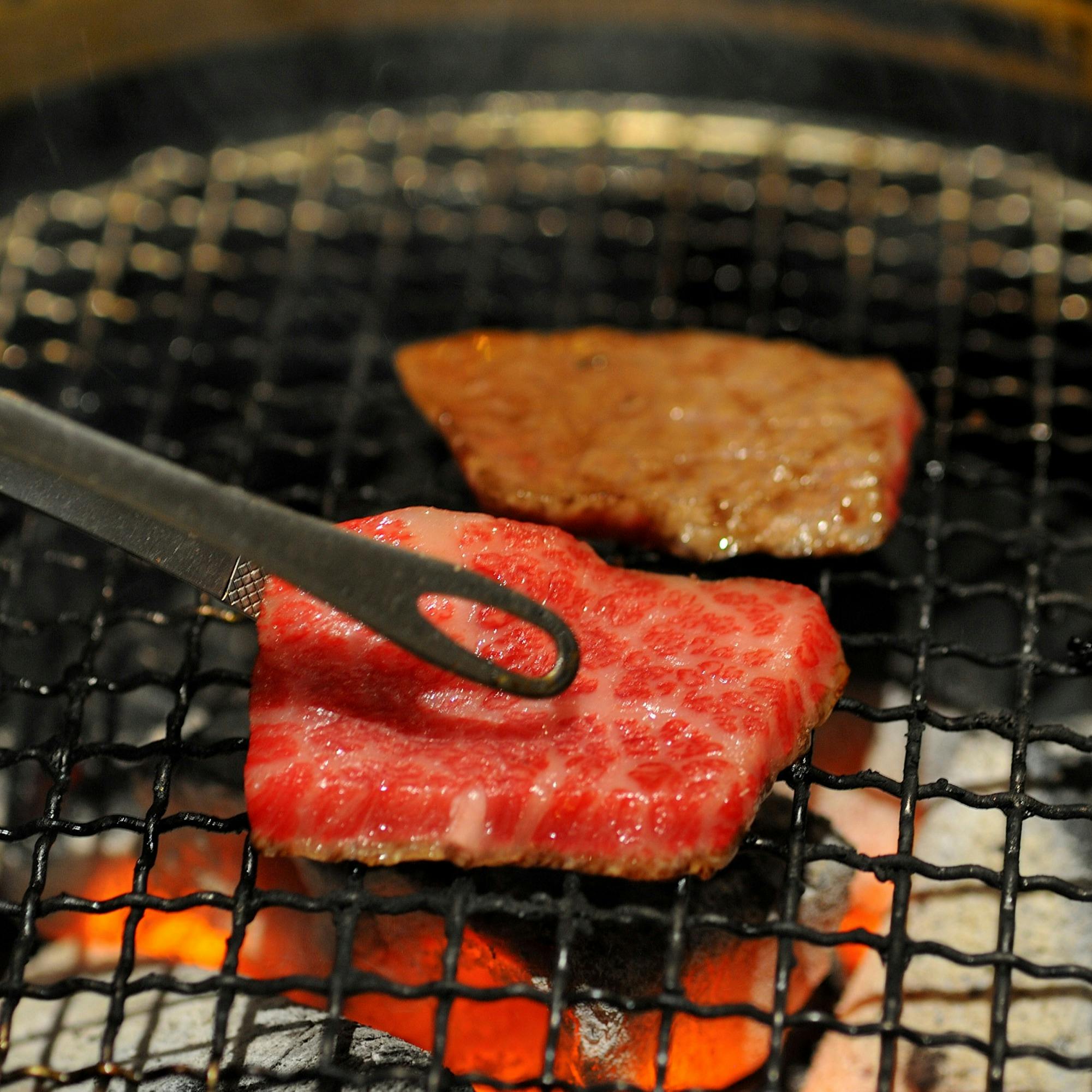 和牛塩焼肉ブラックホール 新宿三丁目店 早得 2時間飲み放題付 18時迄のご来店 たっぷり9種類の厳選肉盛を薬味ねぎと合わせて味わう絶品塩焼肉 ディナー プラン メニュー 一休 Comレストラン