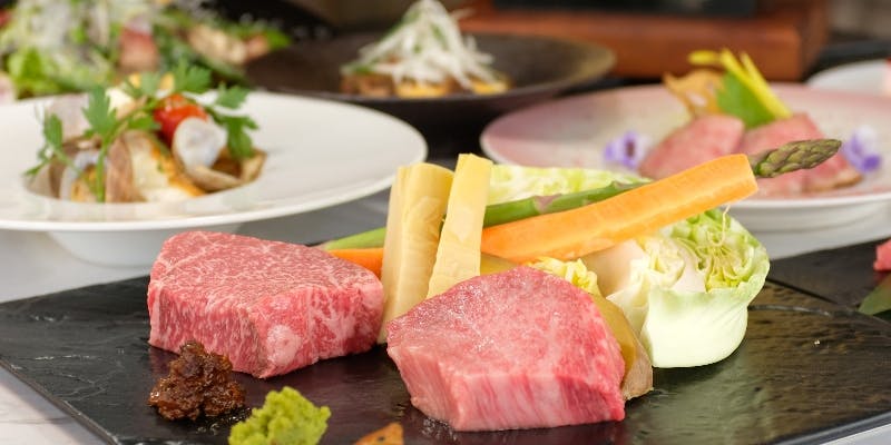 【RHYTHM～リズム～】神戸牛寿司や、ステーキは神戸牛2種食べ比べなど全9品＋1ドリンク付