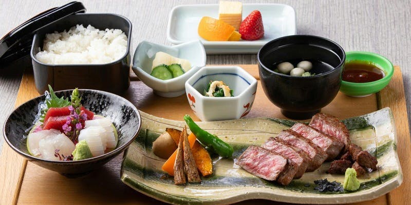 日本料理「国産牛焼御膳」＋1ドリンク付き