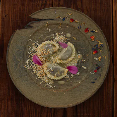 イタリアの伝統を継承する手打ちパスタと薪火焼料理
