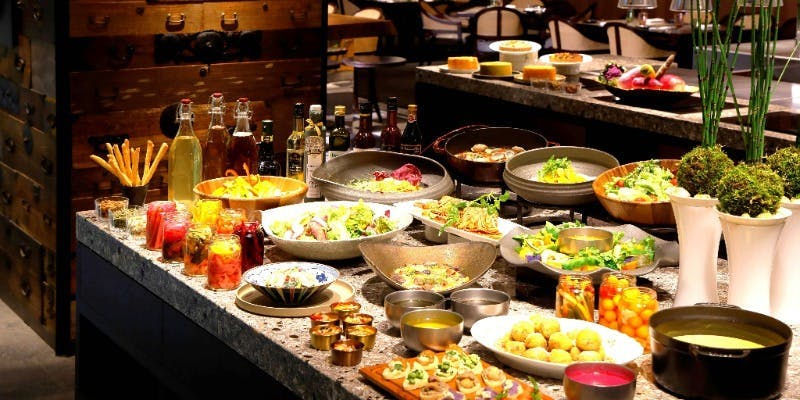 【Well Being Buffet】ランチビュッフェとジョスパーグリルのメインチョイス（10/1ー12/19）