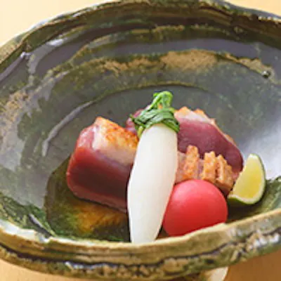 新鮮な旬の食材を散りばめた、五感喜ぶ逸品の数々