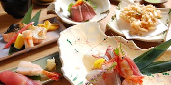 【昼特別会席～古志～】桜鯛と若布の茶碗蒸し、白魚のすき鍋、旬の握り2貫など - 別邸 きときと