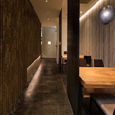 重厚感のある和モダンな空間