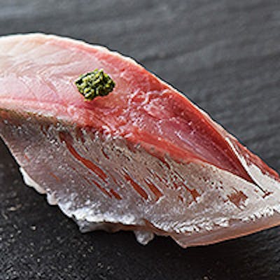 厳選したネタと熟練の技が織り成す極上の鮨