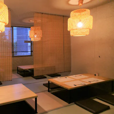 木のぬくもり感じるあたたかな店内