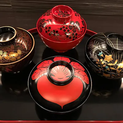 京都の蒔絵師に特注したここでしか出会えない京漆器