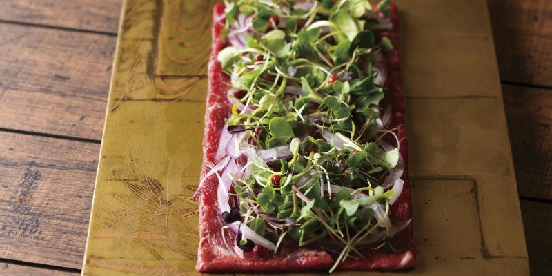 【個室選択可】AUS産ラムランプの炭火焼、生ラムたたき、大皿シェア＋スパークリング含む2.5h飲み放題付き