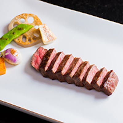 金沢の眺望と共にゆったりと最高級のお食事をご堪能ください