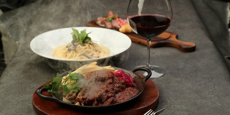 MEAT&WINE WINEHALL GLAMOUR 新橋（ワインホールグラマー）