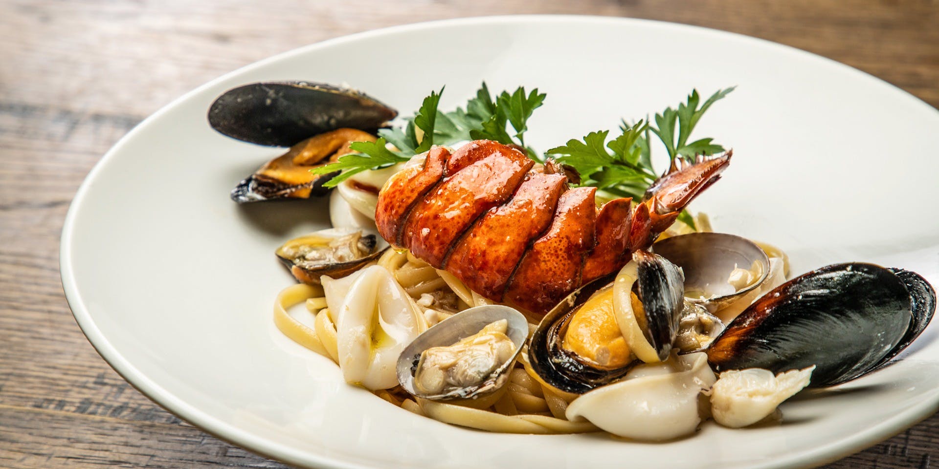 WINEHALL GLAMOUR 赤坂（ワインホールグラマー）