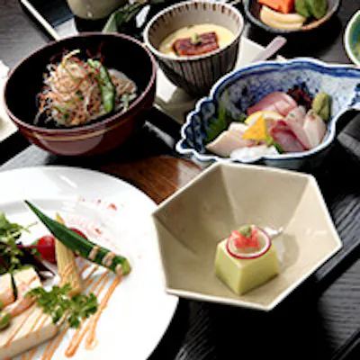 海を感じながらごゆるりとお食事をご堪能