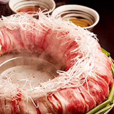 特許取得の鍋『博多炊き肉鍋』をご賞味ください