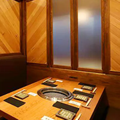落ち着いた上質な空気感の漂う店内