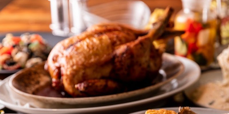 【Xmas2025】ショートコース 名物ローストチキン、パスタ、デザートなど＋乾杯酒（12/18～23,12/26～28）