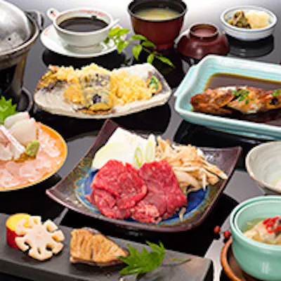 山海の幸をふんだんに使用した会席料理
