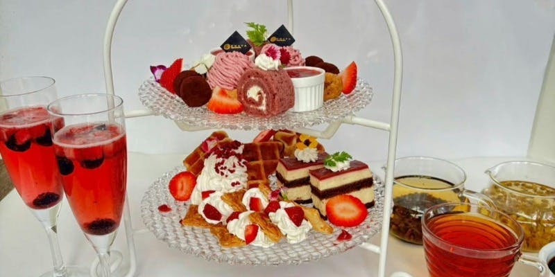 【イチゴのアフタヌーンティー】～ベリーのスパークリング飲み放題付き