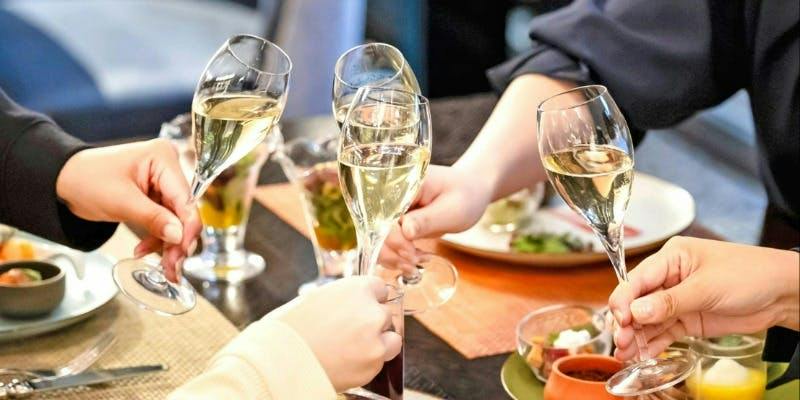 TERRACE & DINING ZERO�^�N���X�z�e�����