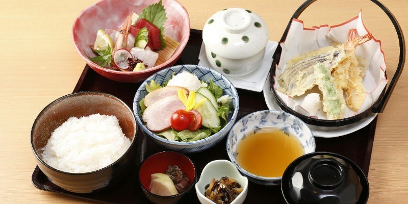 【個室・半個室確約】神楽坂の隠れ家で贅沢ランチ【御造り 天婦羅御膳】