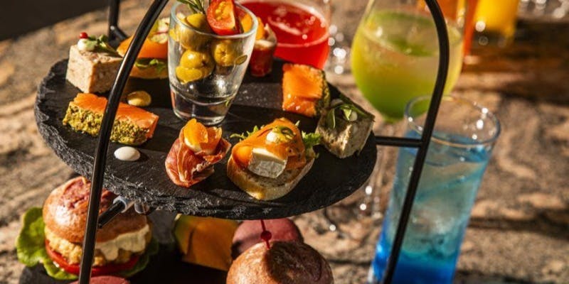 選べるカラーカクテル1杯＆フリードリンク付きタパススタンドプラン＋ドリンクフリーフロー