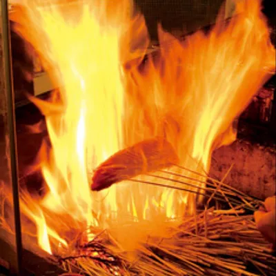 高知県産の稲わらを使用した自慢の藁焼き料理