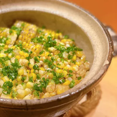 旬の魚介や野菜を使った品々はもちろん、厳選された米で炊く土鍋銀シャリまで