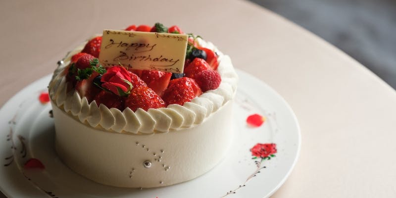 【記念日】ホールケーキ＆乾杯グラスシャンパン付 メッセージプレートを添えたケーキで特別な日に（個室）