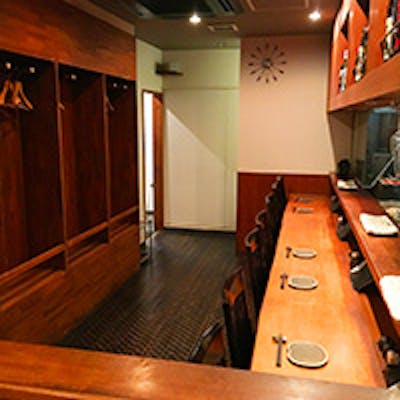 木の温もり感じる空間でゆるやかに流れるひと時を