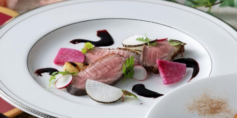 【シエル】前菜、スープ、魚料理、肉料理、デザートなど全8品　フルコースをリーズナブルに