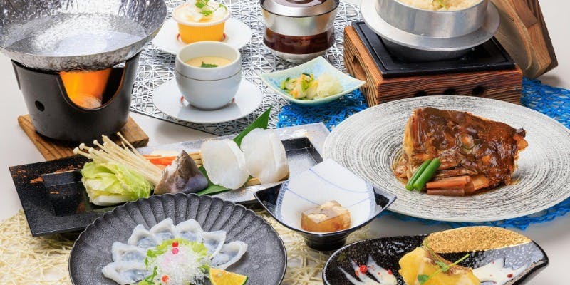 旬の天然クエをリーズナブルに堪能「天然クエミニ会席」（レストラン会場）