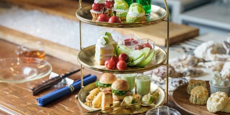 期間限定　メロンとチェリーのアフタヌーンティー CAVE DOCCIスパークリングフリーフロー付き2時間