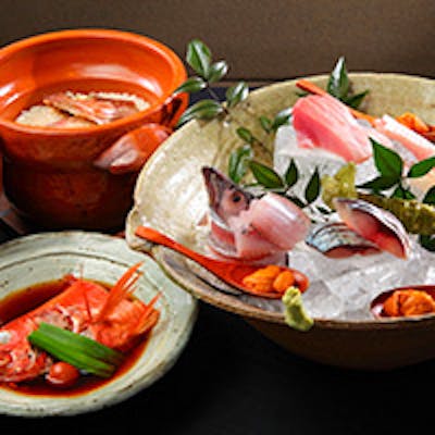 和歌山で獲れた魚介類を中心に、獲れたての鮮度の良い食材を使用