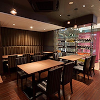 スタイリッシュな店内