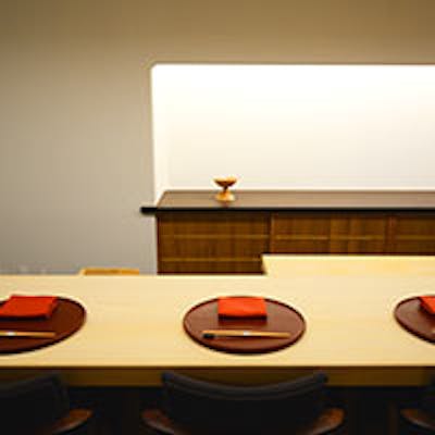 凛とした空間の中で