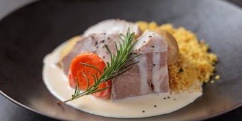 【サラダ・スープ・パン食べ放題】豚肉のブランケット - Delicious Kitchen EMONDEL／新大阪江坂東急REIホテル
