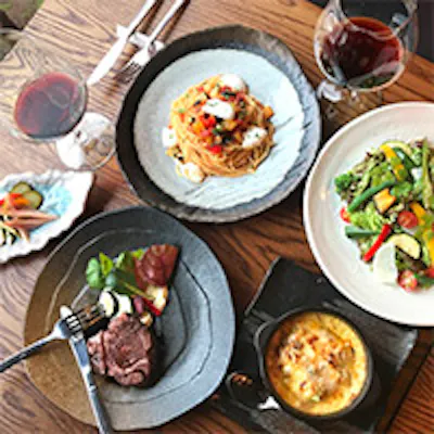 古民家バーでゆったりと寛ぐ