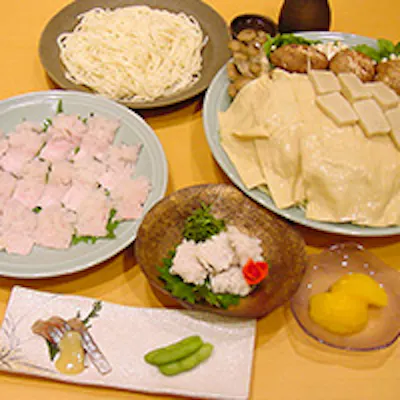 夏季は鱧を、冬季は河豚をご堪能