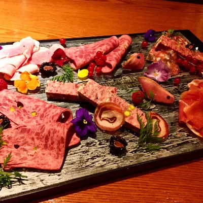 国産のジビエ肉とワインを心ゆくまでご堪能