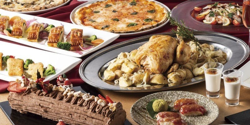 【スロークリスマス】みなとみらいの夜景と窯焼きピザなどを堪能するビュッフェ（12/22～12/23）