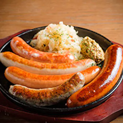 本格ドイツソーセージとクラフトビール!熱々料理と旨むお酒で乾杯