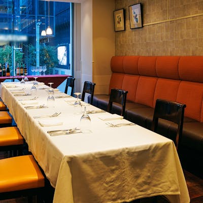 落ち着いた雰囲気の店内