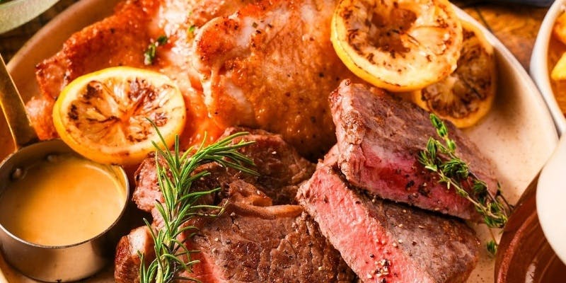 【2025忘年会】【ウルビアマン贅沢コース】メインはUS産アンガス牛ステーキ＋2H飲み放題