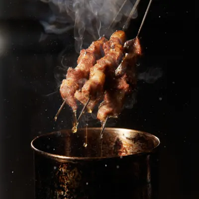 焼き加減、味付け、付け合わせにまでこだわった異色の逸品
