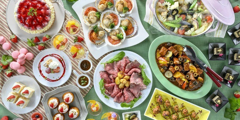 【1/21～5/12】Strawberry Sweets ＆ Spring Dinner Buffet ～国産牛のローストビーフ×苺の饗宴～