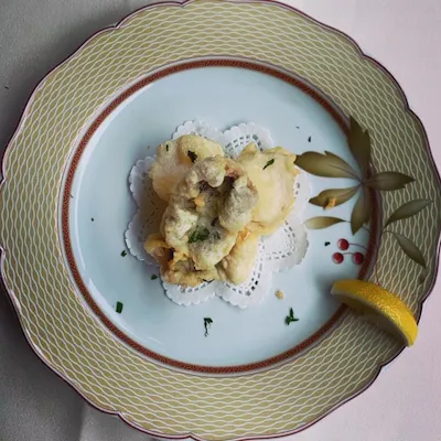旬の食材のお料理と共に美味しいワインを