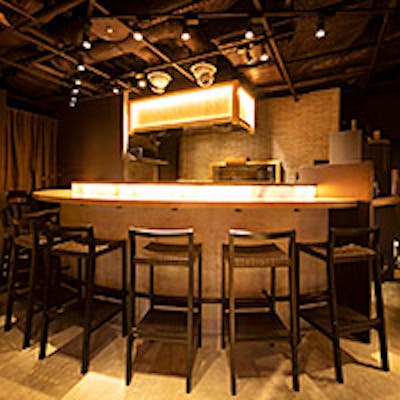 シックで落ち着いた雰囲気の店内