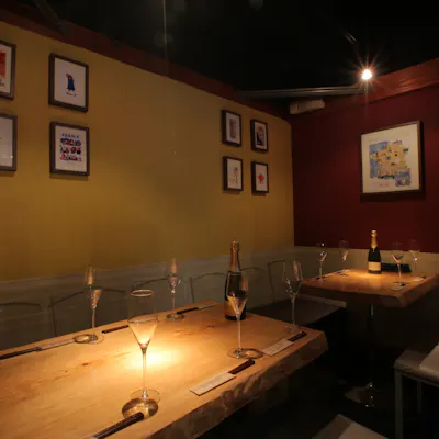 平屋建てを改装し温かみのある店づくりを目指しています。