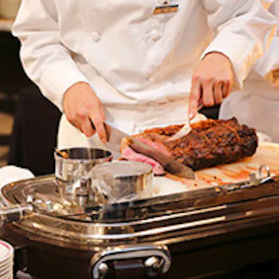 旬の食材を取り入れた、シェフ自慢のお料理